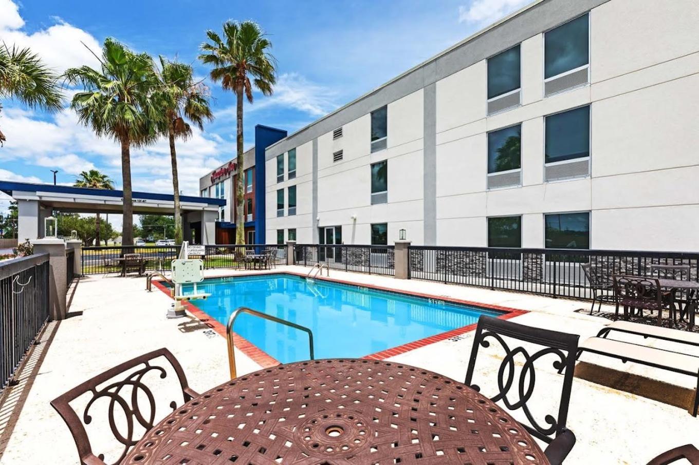 Hampton Inn Sulphur Bagian luar foto