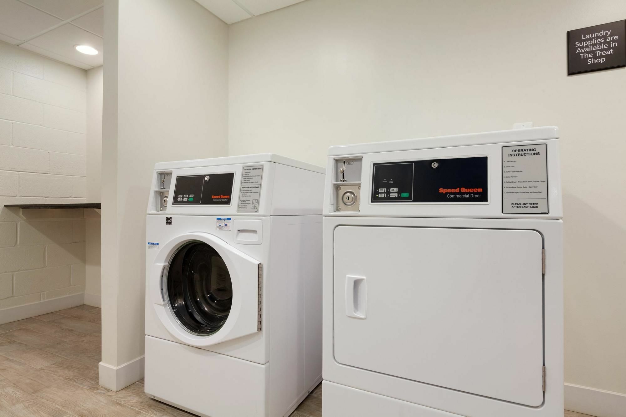 Hampton Inn Sulphur Bagian luar foto